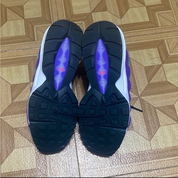 Nike Air Max 95 Hyper Pink/Green/Grape Kids Sneakers- Size 5 Y- 6.5 W - Picture 9 of 10